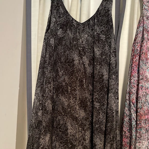 Decree Swing Dresses - Picture 2 of 5